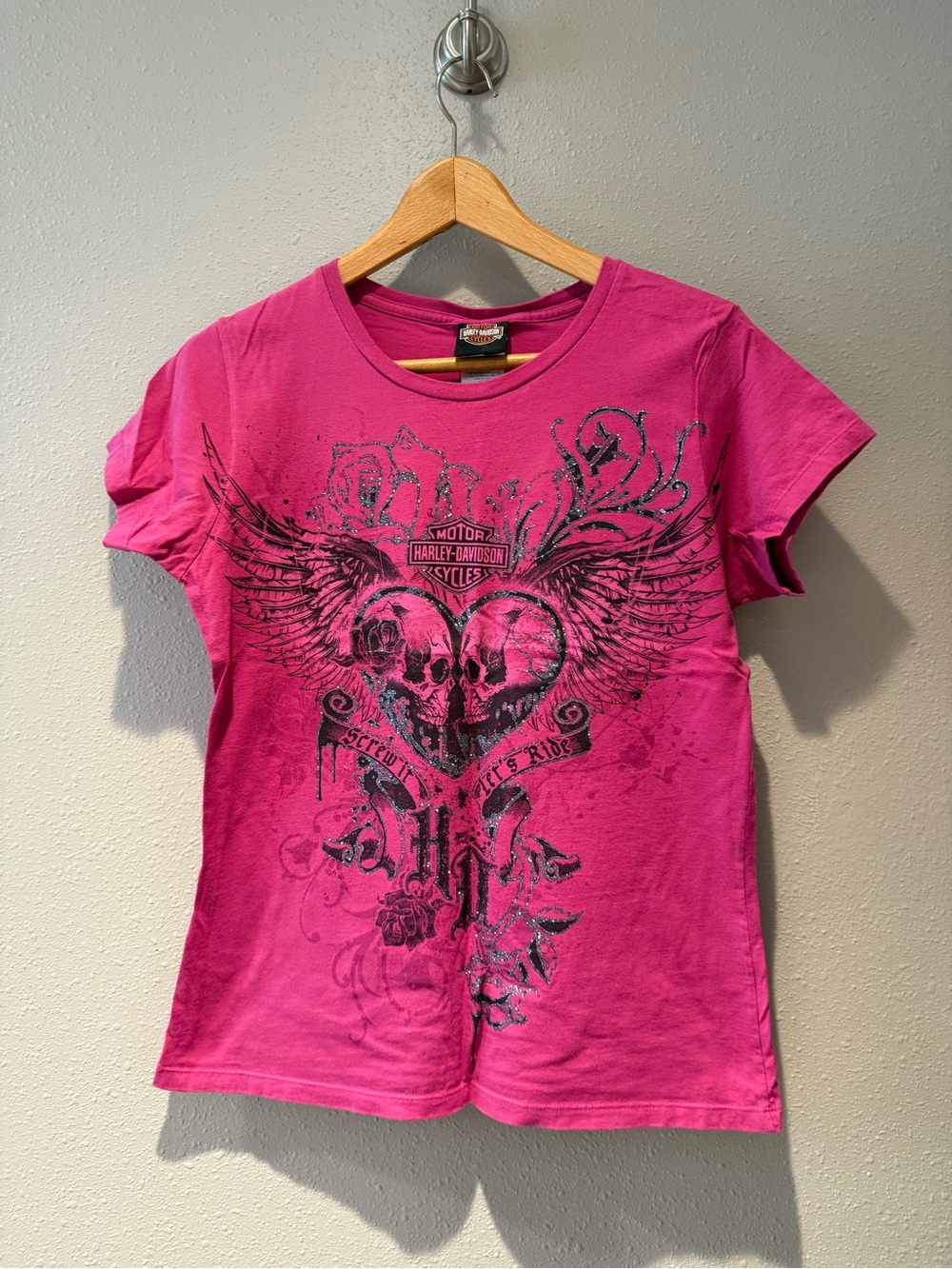 Harley-Davidson Bright Pink Graphic Tee Shirt Skull Winged Hearts Glitter large